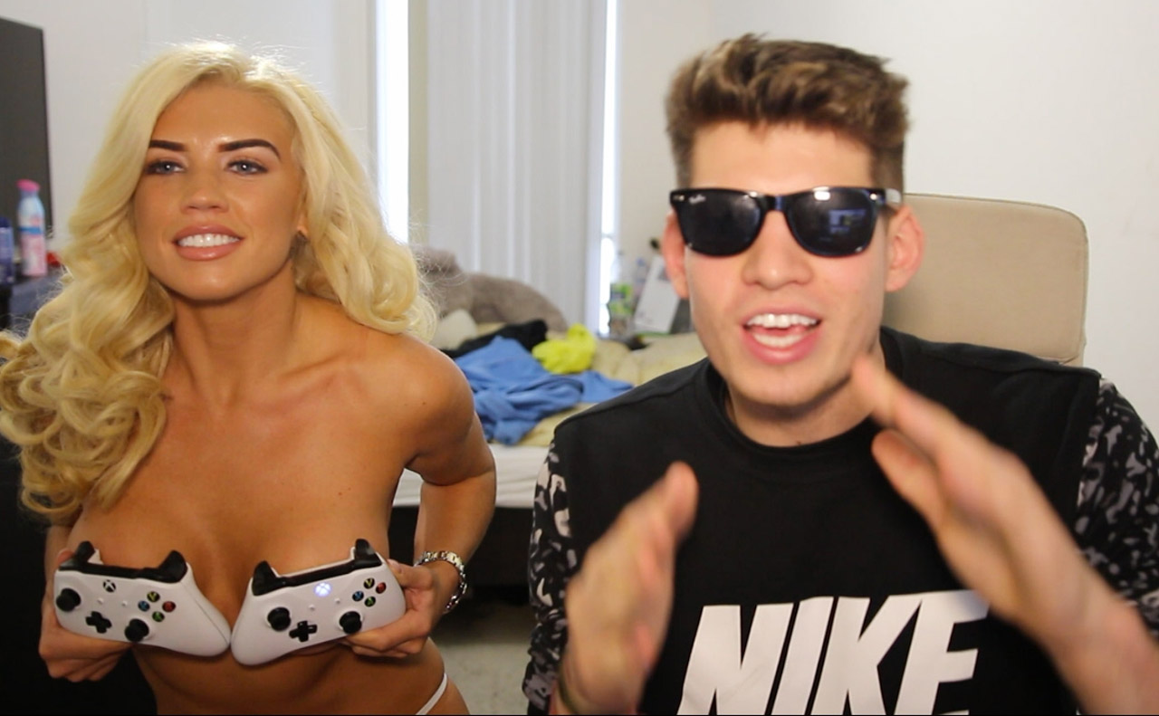 Erotisk OMG STRIP FIFA CHALLENGE WITH A SEXY MODEL!! - video Dailymotion Fo...